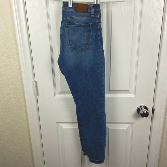 Pre-Owned Lucky Brand Ava Skinny Stone Washed Jeans with Frayed Cuffs, Size 4 - Picture 3 of 16